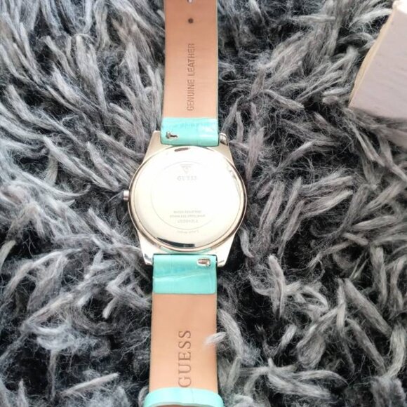 Women's Watch - Interchangeable Straps - Picture 3 of 4